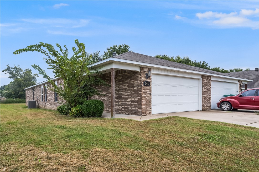 Discover this 3 bedroom, 2 bathroom rental home in Farmington, Arkansas. The home offers spacious rooms with an open feel and plenty of natural light that flows throughout the main living spaces. Designed for comfort and functionality, it provides a welcoming atmosphere ready to fit your needs.
