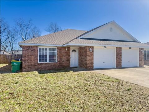 Photo of 662 Appleridge Drive, Centerton, AR 72719 (MLS # 1331376)