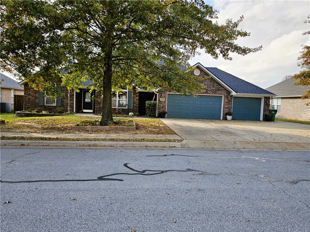 Don't miss this well-maintained, East-facing contemporary home. Offering a perfect blend of style, comfort, and convenience, it is situated in a desirable neighborhood near top-rated schools. This 3-bedroom, 2-bathroom home is thoughtfully designed with a split floor plan, ensuring privacy and functionality for both families and guests. The eat-in kitchen features sleek granite countertops, ample cabinetry, and modern appliances, ideal for preparing meals. The formal dining room has plenty of space for hosting gatherings. Enjoy the ease of living with scraped wood laminate floors that flow throughout the main living areas. The expansive primary suite boasts a large walk-in closet, offering generous storage space.
The covered patio allows for outdoor eating and relaxing.
There is a spacious 3 car garage with additional RV/Boat parking space along the side of the house.
Donāt miss your chance to own this exceptional homeāschedule your private tour today!