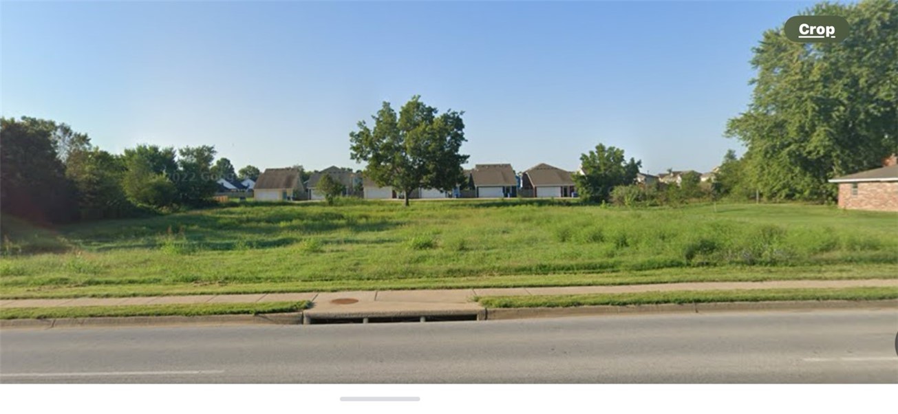 Highly visible 1.58(+/-) acre vacant lot. Many opportunities for your business at this site. Traffic counts between 28,000 - 37,000 vpd.