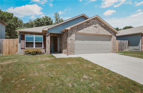 Photo of 4714 W Hoover Loop, Fayetteville, AR 72704 (MLS # 1345090)