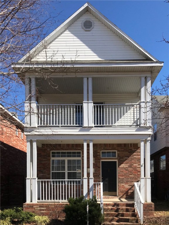 Charming Row home in Harbor Meadows, walking distance to park and lake and Community pool. This 2628 sq ft home features 3 Bedrooms 2 1/2 Bath, 2 car detached garage. Wood, carpet and ceramic tile flooring, eat in kitchen, double sided gas log fireplace, covered porch and balcony. POA amenities include, swimming pool, fishing, Frisbee golf, playgrounds, use of parks, baseball fields and trails. Owner to manage with approved application