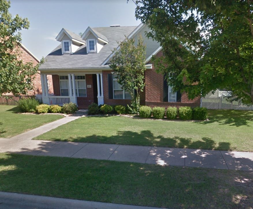 4 Bedroom 2 Bath home in Harbor Meadows! All one level with an open floor plan, new paint, and new flooring throughout. Detached garage and white picket fence. Great Springdale location, close to shopping, dining, and mins from I-49.