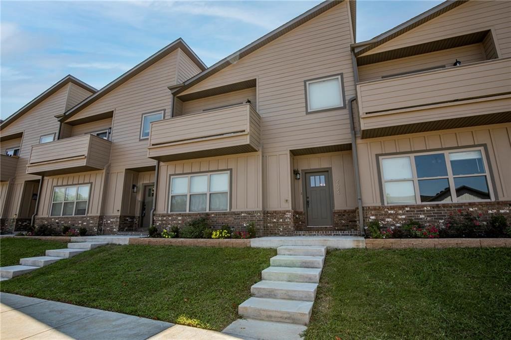 Gorgeous Fayetteville townhome! This fully furnished town home is just minutes from the interstate, the University of Arkansas, Northwest Arkansas Mall, & other Fayetteville amenities. 3 Bedroom AND an office! This home has a gorgeous view from the upper balcony, granite counter tops, open concept, plenty of natural light, large closets, & a custom interior design!