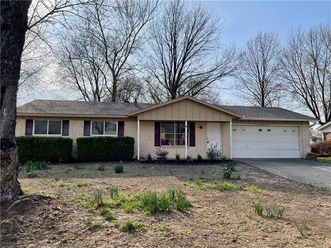 Photo of 1104 Letha Drive, Springdale, AR 72762 (MLS # 1340182)