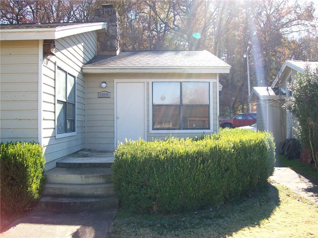 2 Bed, 2 Bath unit with all the appliances included. Interior updates in 2018. Great Investment!