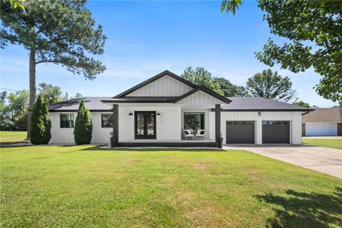 Photo of 1413 Mayflower Road, Bentonville, AR 72713 (MLS # 1355425)
