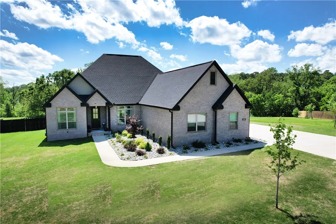 Springdale, Arkansas 72762, United States, 4 Bedrooms Bedrooms, ,3 BathroomsBathrooms,Residential,Active,107044