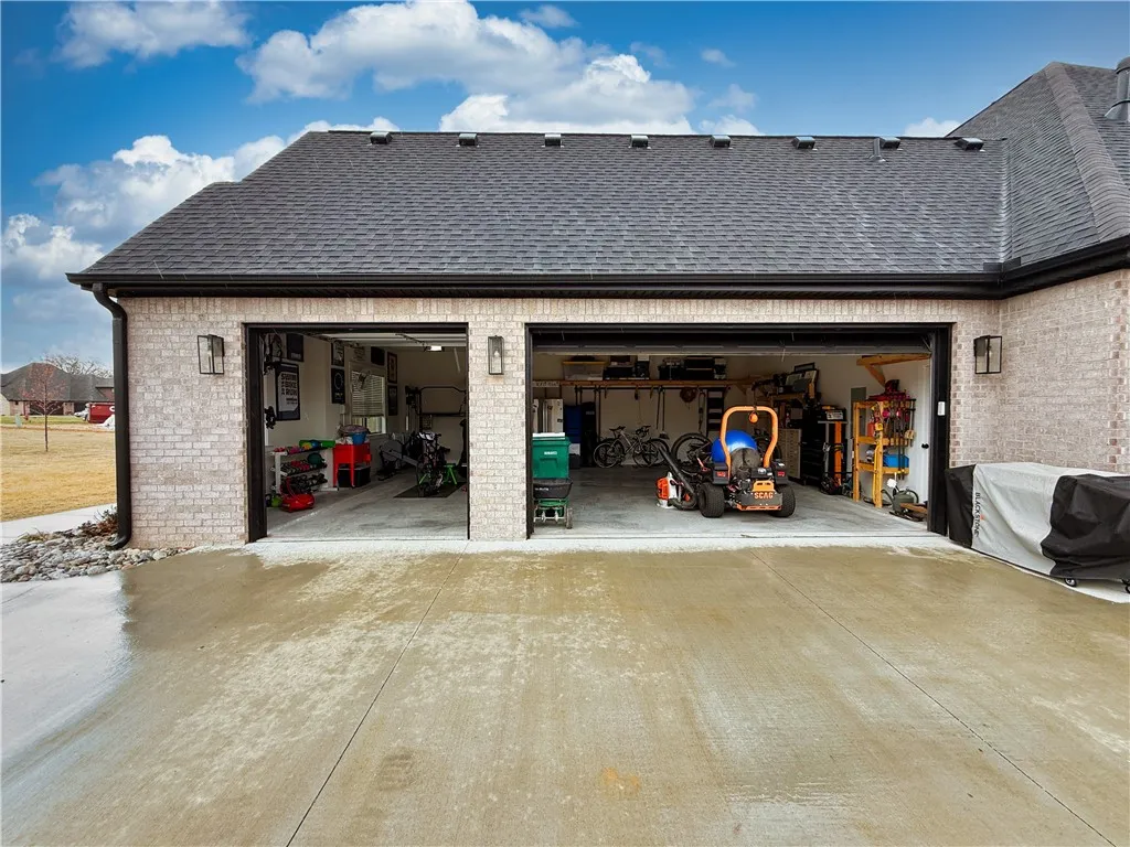 Springdale, Arkansas 72762, United States, 4 Bedrooms Bedrooms, ,3 BathroomsBathrooms,Residential,Active,107044