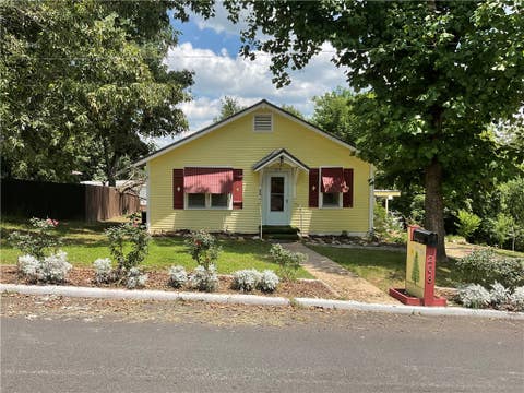 Photo of 203 N Pine Street, Harrison, AR 72601 (MLS # 1349434)