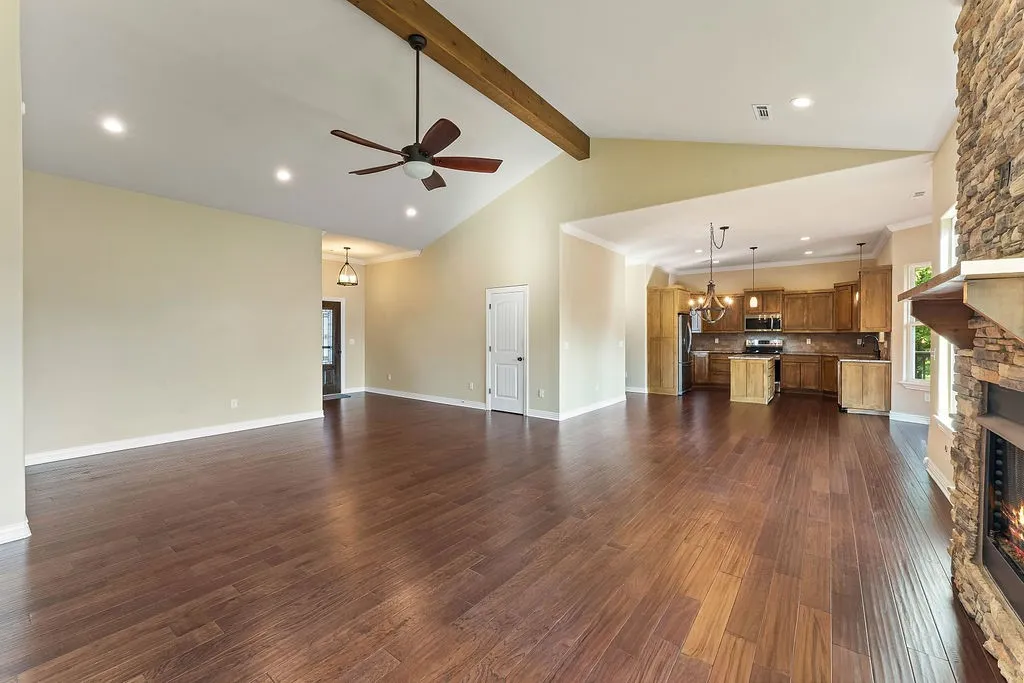 Bella Vista, Arkansas 72715, United States, 3 Bedrooms Bedrooms, ,2 BathroomsBathrooms,Residential,Pending,212996