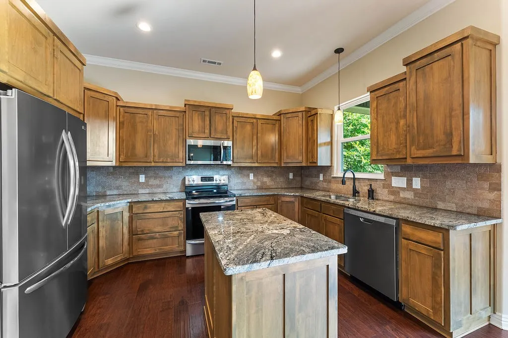 Bella Vista, Arkansas 72715, United States, 3 Bedrooms Bedrooms, ,2 BathroomsBathrooms,Residential,Pending,212996