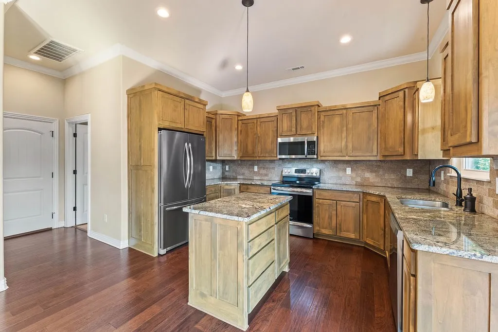 Bella Vista, Arkansas 72715, United States, 3 Bedrooms Bedrooms, ,2 BathroomsBathrooms,Residential,Pending,212996