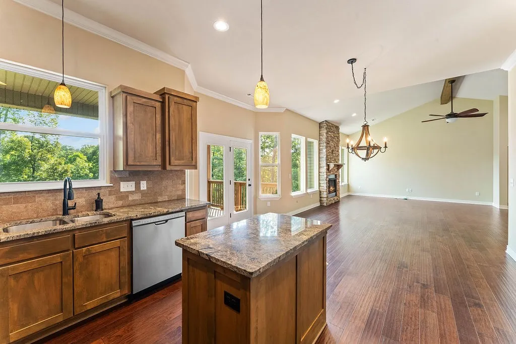 Bella Vista, Arkansas 72715, United States, 3 Bedrooms Bedrooms, ,2 BathroomsBathrooms,Residential,Pending,212996