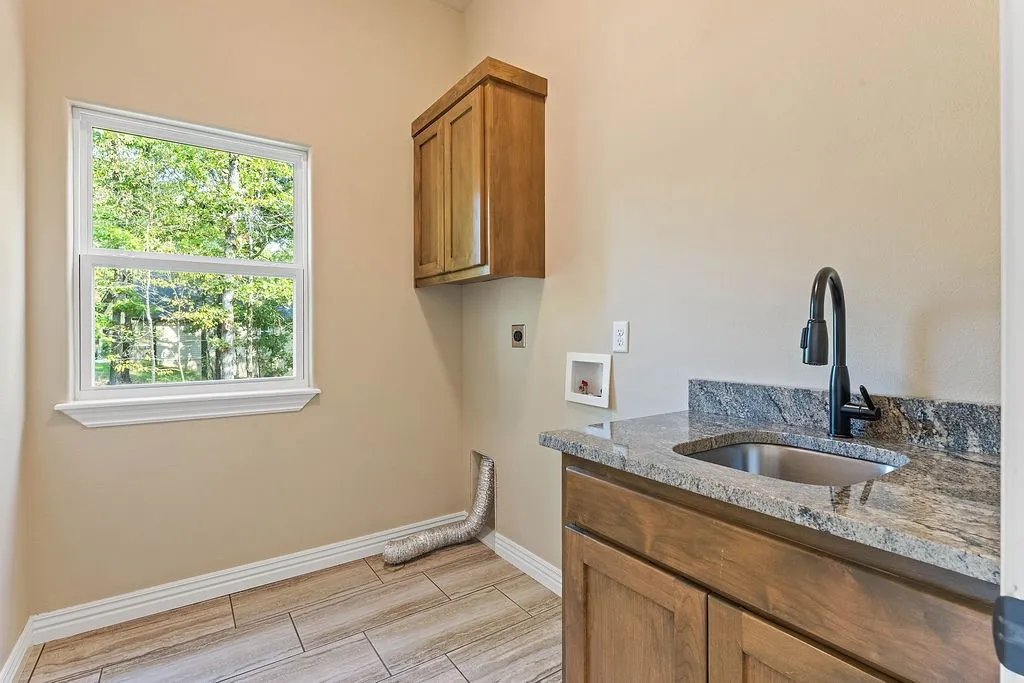 Bella Vista, Arkansas 72715, United States, 3 Bedrooms Bedrooms, ,2 BathroomsBathrooms,Residential,Pending,212996