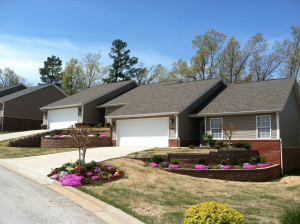 Upscale Golf course community. 2 BR, 2 BA, large rooms, high ceilings, open floor plan with 1434 sq.ft.,2 car garage, covered patio, walk-in closets & walk in pantry.
