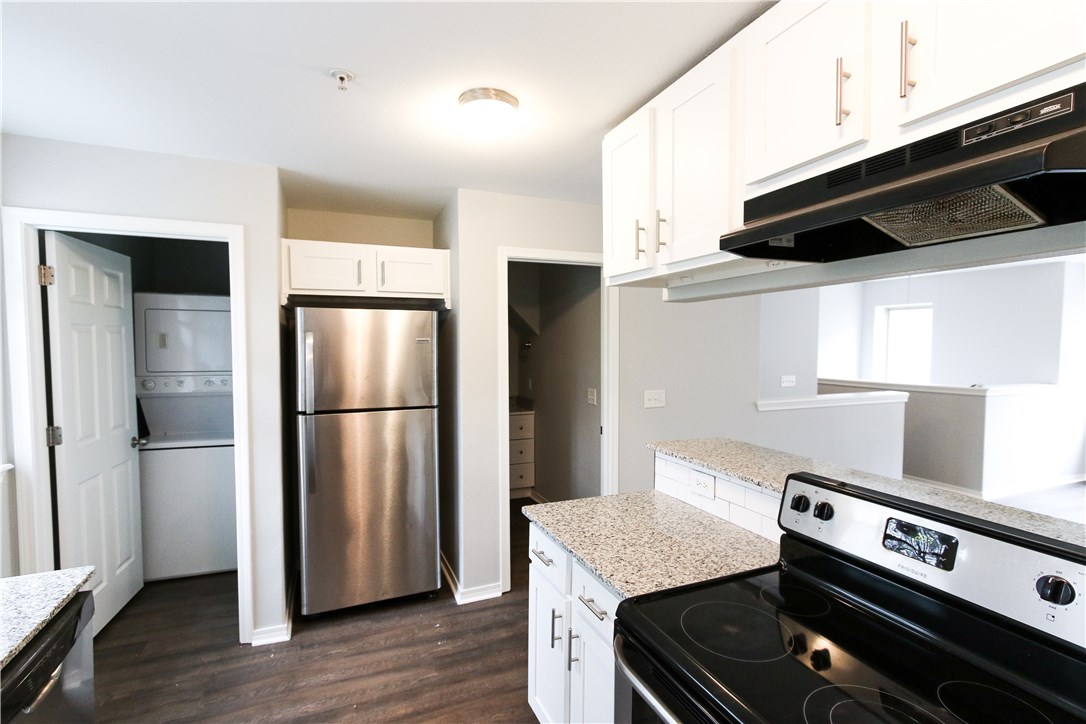 Totally renovated! Unique three story townhome in the heart of Fayetteville! Less than one mile
from U of A, one block from red bus route. Very roomy, all appliances (except microwave)
included. Right off the Scull Creek trail/Greenway. Garage parking! Pets negotiable with
additional deposit. Available now.