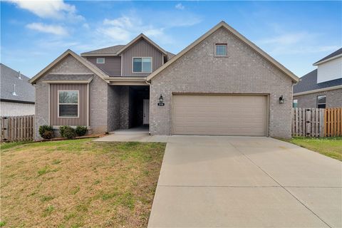 Photo of 338 Emerald Woods Run, Farmington, AR 72730 (MLS # 1341322)