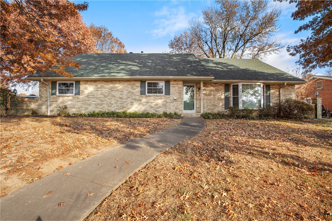 Don't miss this spacious 2 story 4BR/3.5 BA/2 car garage home located in the quiet and established High Chaparral S/D. Property has two lots with a total of .62 Ac. Home features ceiling fans, built-ins, eat-in kitchen, tile flooring in main living areas, walk-in closets, spacious bedrooms, sunroom, new central air, fireplace with electric insert blower, large backyard, 600 sf shop with electricity and more. Currenty in area served by Harber High, Central Jr High, Helstern Middle Sch and Elmdale Elem.