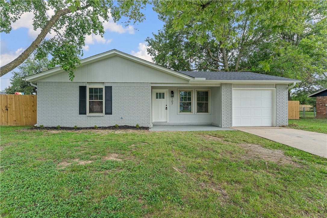 Looking for a move-in ready home with stylish updates at a price that wonāt break the bank? Look no further than this beautifully refreshed 3-bedroom, 2-bath home in the heart of Springdale!
Step inside to discover:
New LVP flooring throughout the main living areas and hallways
Plush new carpet in all bedrooms
Chic accent tile in both bathrooms
A stunning kitchen remodel featuring brand-new cabinets and lovely white quartz countertops
Outside, enjoy a fully fenced backyard with a storage shedāperfect for your tools, toys, or gardening gear.
Conveniently located near shopping, dining, and just a quick hop onto I-49 for easy access to all the best of Northwest Arkansas.
Updated homes, at this price point, are becoming a rare find in NWA. Donāt miss your chanceāschedule your private showing today!