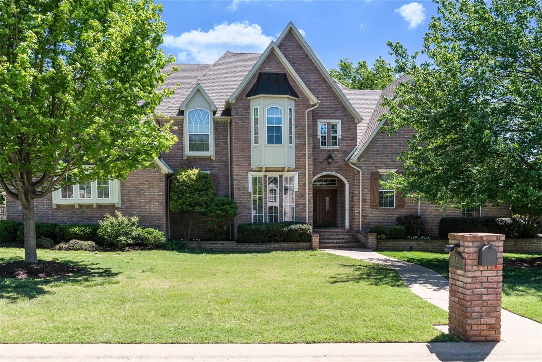 Stunning Custom Built Home in Thornbury Subdivision on 1/2 acre lot!! Excellent floor plan offers 2 living areas, spectacular kitchen w/ a grand island, walk-in pantry and picture like windows for abundance of natural light to shine through. Office w/ custom built-ins, gorgeous master suite w/ spa like bath area and over-sized walk-in closet. This home has an amazing back yard area, outdoor fire place, gunite salt water pool, POOL HOUSE (included in sqft), outdoor shower area and much much more!!