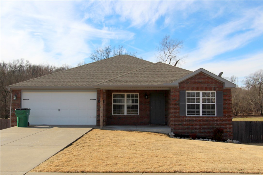 Great 4 bedroom floor plan in a nice subdivision. Close to I-49 and feels like you are in the country
