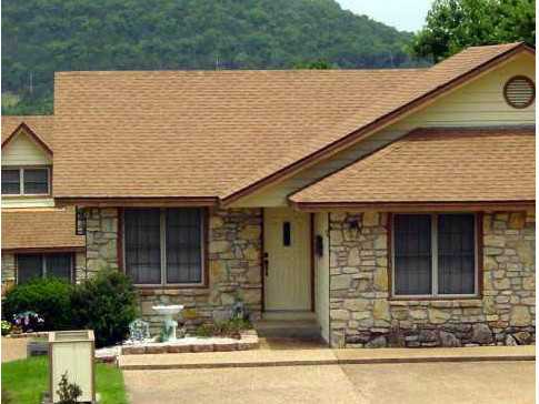 Great Island Town Home on the golf course. 2 BR, 2 BA furnished. A perfect get-a-way, rental or retirement home. Walk to golf, recreation and marina. Located on Table Rock Lake. Only minutes from Eureka Springs and Branson, MO.,Townhome Association takes care of insurance, exterior maintenance, landscaping and cable television.