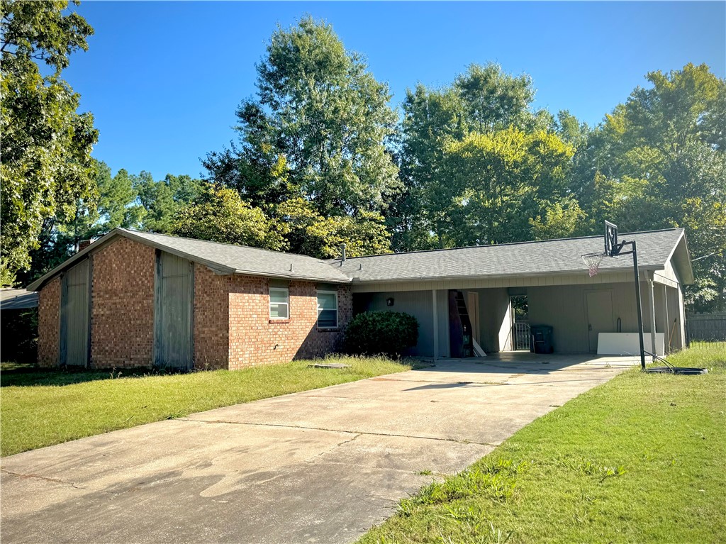Terrific 3BR/2BA ranch home in desirable and convenient location with fenced back yard! The home has various updates including flooring. There is no carpet in the home. Close to Washington Regional and available immediately. Come see all it has to offer today!