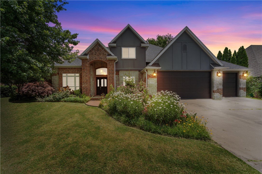 Beautiful 4 bed, 2.5 bath home in the desirable Bent Tree subdivision in Rogers! This spacious home features vaulted ceilings, granite countertops, a cozy fireplace, and an open kitchen/living layout perfect for entertaining. Primary suite includes a walk-in closet and dual vanities. Enjoy a fenced backyard, patio, and a 3-car garage. Zoned for top-rated Bellview Elementary and just minutes from Pinnacle Promenade, trails, parks, and restaurants. Perfect for move-up buyers, executives relocating to NWA, or anyone seeking space, comfort, and location!
Pictures scheduled will be updated as soon as we receive them.