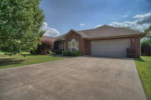 MOTIVATED SELLER - BRING ALL OFFERS! Come HOME to Cove Landing! Graced with form and function, this immaculate split floor plan home offers just what you need when you think of home...Once entering through the front door, the open living room greets you with tall ceilings and loads of natural sunlight creating a natural flow through to the dining area and the beautifully updated kitchen. Retreat to the master bedroom when you need a little time away - the bedroom has a special nook area perfect for your long loved reading chair! Are you ready to make your move to Cove Landing?