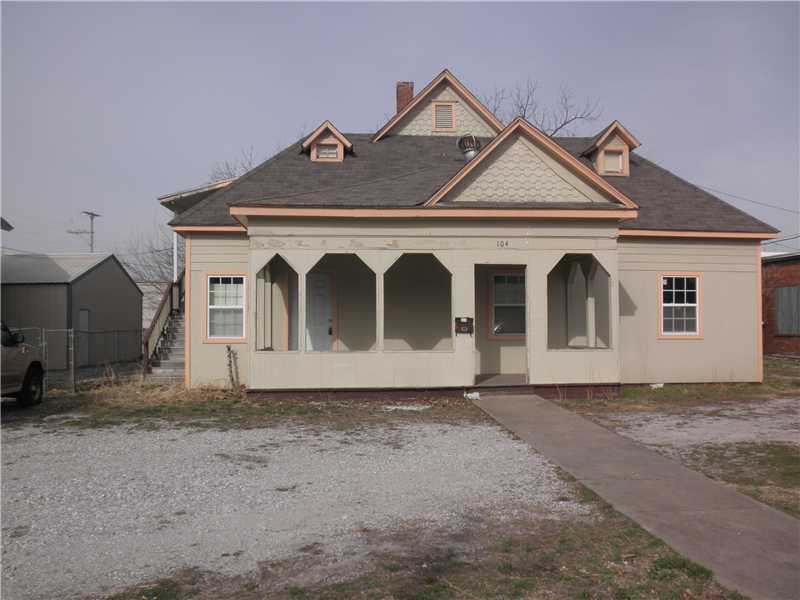FIXER UPPER, AS IS, THIS IS A GREAT PLACE TO MAKE A RENTAL BUSINESS OR OFFICES,Be really Carefull when going upstairs some wood missing.Call 800-746-9464 for Showings