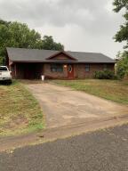 This cute 3 bedroom home offers an open floor plan to give you a nice open feel. Good size fenced in backyard with plenty of space for your fur babies. Come take a look before its gone.