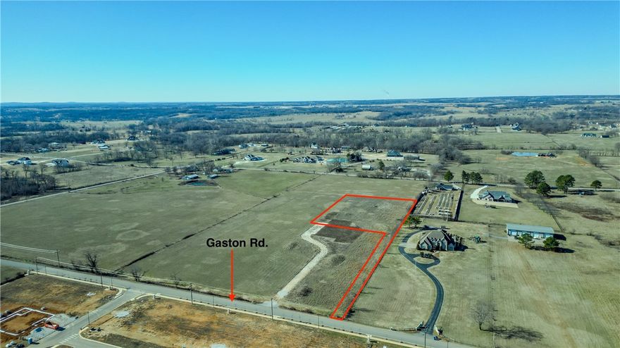 Build your dream home on 2.44 +/- acres of prime land!  Beautiful flat, cleared lot located in a highly sought-after Bentonville area off Pleasant Grove Rd.  Bentonville school district.  Survey has been done and corners have been marked by surveyor.  15 minute drive to XNA airport, 11 minutes to Pinnacle Hills Promenade, and 15 minutes to Walmart Home Office.  Experience the freedom to design and live the way you want without the restrictions of HOA or POA.  Don’t miss out.  Call to schedule a private tour.