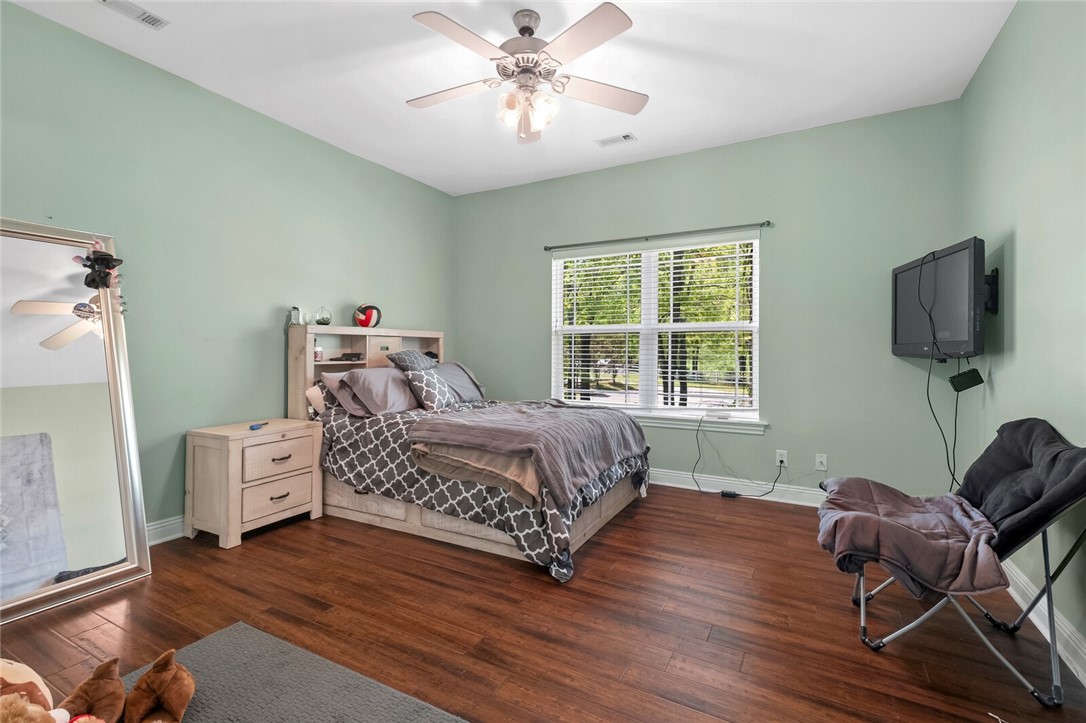 23-20-30-LITTLE FLOCK - Residential