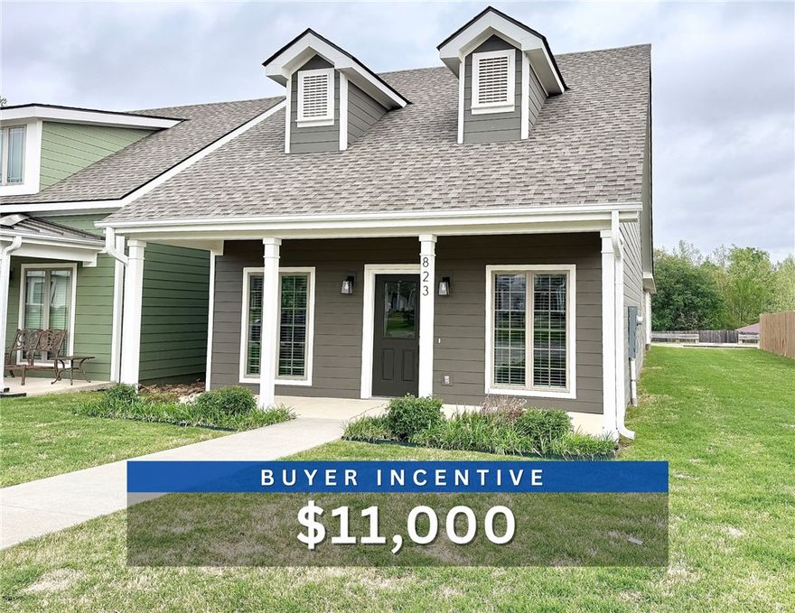 Unbeatable location near Crystal Bridges Museum, the Alice Walton School of Medicine, Downtown Bentonville & Walmart’s new campus. Enjoy a vibrant community with top-tier amenities, including a clubhouse, pool, pickleball court, dog park, yard maintenance & access to the countries top premier mountain biking trails. Faulkner floor plan boasts LVP flooring, crown molding, blinds, ample storage & quality throughout. The living room & dining area offer a seamless open floor plan, perfect for entertaining, with abundant natural light & smooth flow into the chef’s kitchen. Chef’s kitchen features3cm granite countertops, Frigidaire stainless steel appliances, refrigerator, a pantry, tons of storage & abundant natural light. Spacious primary suite includes a perfect ensuite bathroom with walk-in tile shower, double sinks, & large walk-in closet. Patio perfect for entertaining! Oversized garage with ample storage. Staged home at 915 Heights.