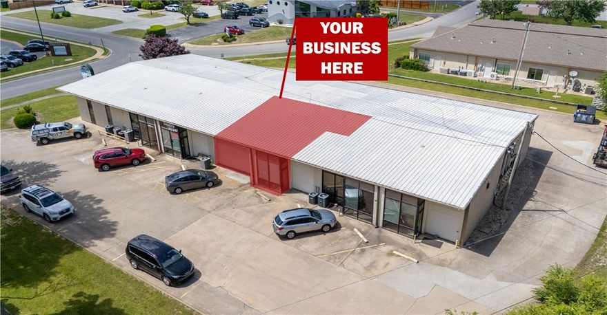 +/- 1,070 SF office or flex space in Rogers, AR, conveniently located near the Walmart Supercenter. This
versatile space includes a welcoming reception area, one private office, one private restrooms, a dedicated storage room, large room a with roll up door can be used as an open workspace for collaboration or flexible use. Positioned just off W Walnut St, which sees approx. 24,000 VPD, the location offers excellent visibility and accessibility. The property is only 2 minutes from the Walmart Supercenter, 3 minutes from Walgreens, 6 minutes from Downtown Rogers, and just 7 minutes from I-49, making it a prime location for businesses seeking a central and high-traffic area. Tenant responsible for $100/mo for water/trash services to landlord.