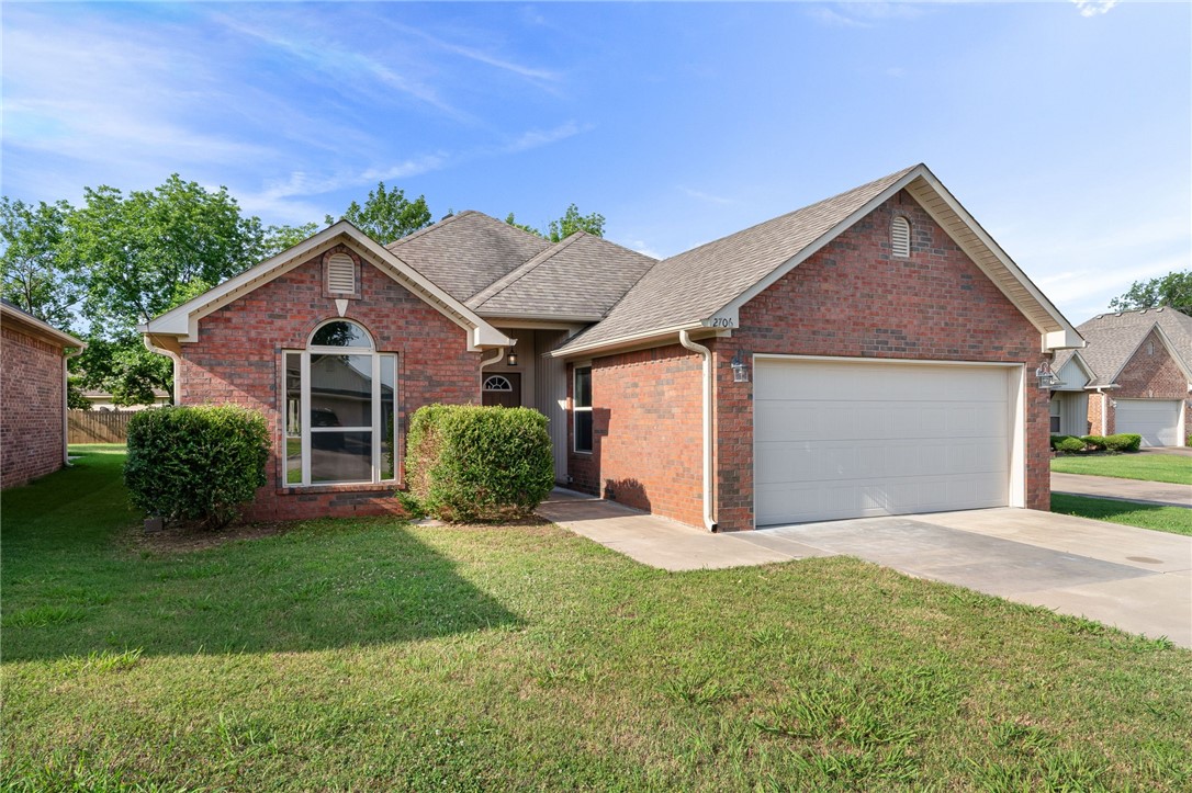 This stunning, like-new traditional home is nestled in a serene cul-de-sac, providing a perfect blend of privacy and community charm. Boasting three spacious bedrooms and two modern bathrooms, this residence offers ample space for comfortable living. Constructed with all-brick exterior and topped with a durable fiberglass shingle roof, the home is designed for both beauty and longevity. The addition of radiant barrier roof decking ensures energy efficiency.
Inside, you'll find a thoughtfully designed layout featuring an inviting living area, a well-appointed kitchen, and generously sized bedrooms, ideal for family living or hosting guests. The home is conveniently located near top-rated schools and a variety of shopping options, making it an ideal spot for families seeking convenience and quality. This property combines traditional elegance with modern comforts, creating a perfect place to call home.
Agent Owned