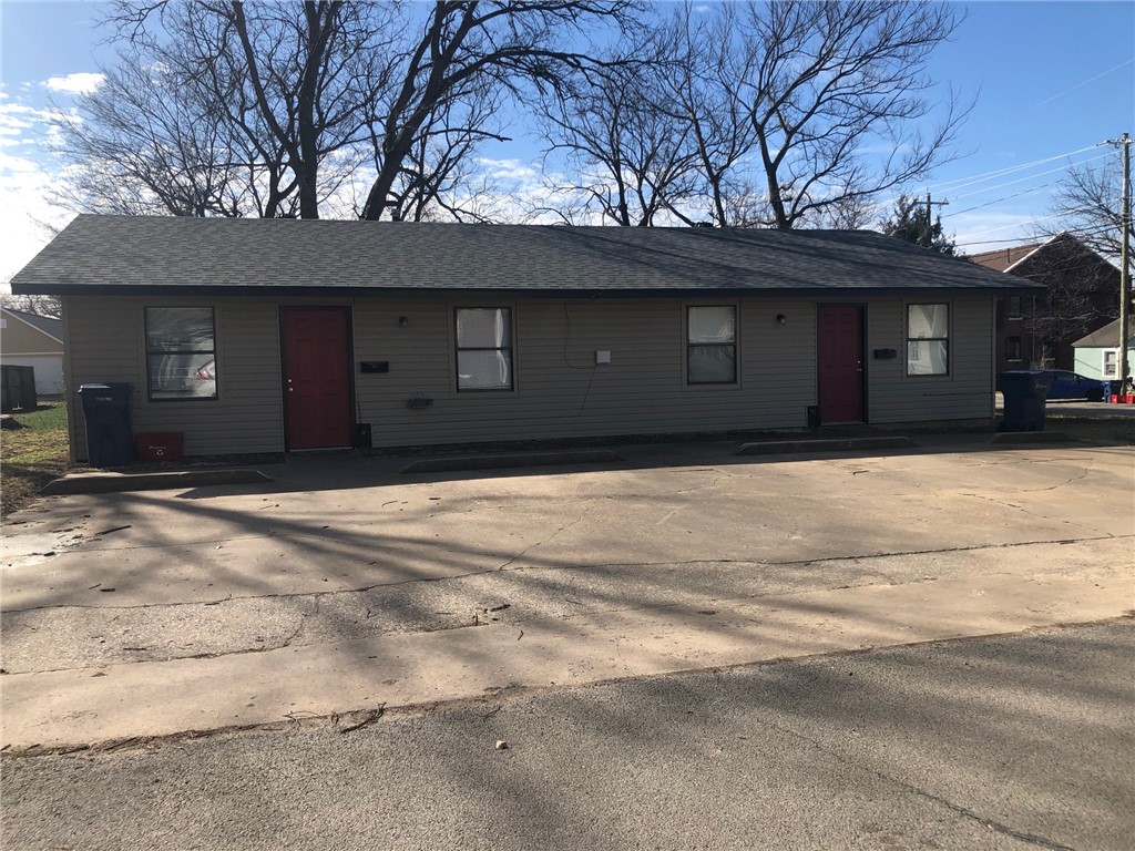 Photo 1 of 6 — 300 E Benton Street, Siloam Springs, AR 72761