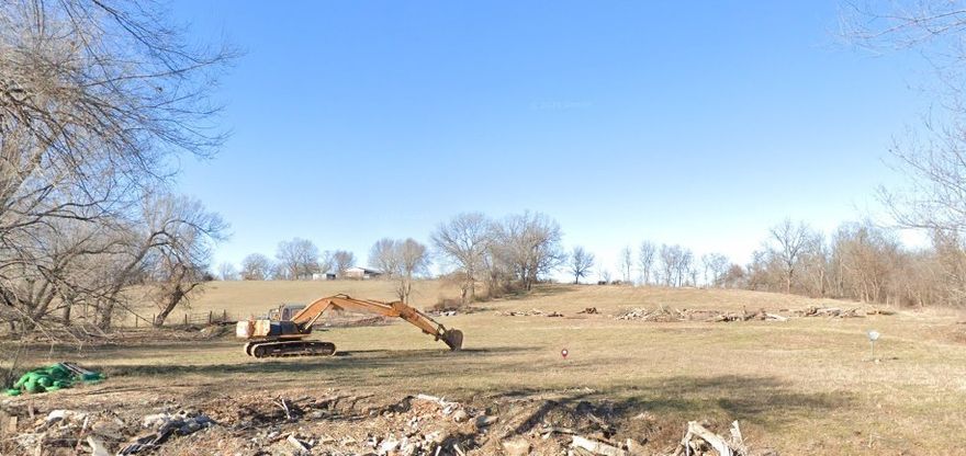 ?? Build-to-Suit Land Lease – 4 Acres on E 1st Ave, Bentonville, AR
Now available: 4 acres for lease on E 1st Avenue in Bentonville — a great build-to-suit opportunity just minutes away from XNA Airport. With approx. 10,000 vehicles per day, this location offers excellent visibility and access, ideal for commercial, office, or retail development. Property Highlights: 
?? 4 acres of flat, buildable land, ?? Flexible build-to-suit terms, ?? High-traffic location with over 10,000 vehicles daily. ?? Minutes away from Northwest Arkansas National Airport (XNA). ??? Utilities nearby and convenient access to I-49 ?? Near residential neighborhoods, schools, and major employers
Position your business for success in a fast-growing part of Bentonville.