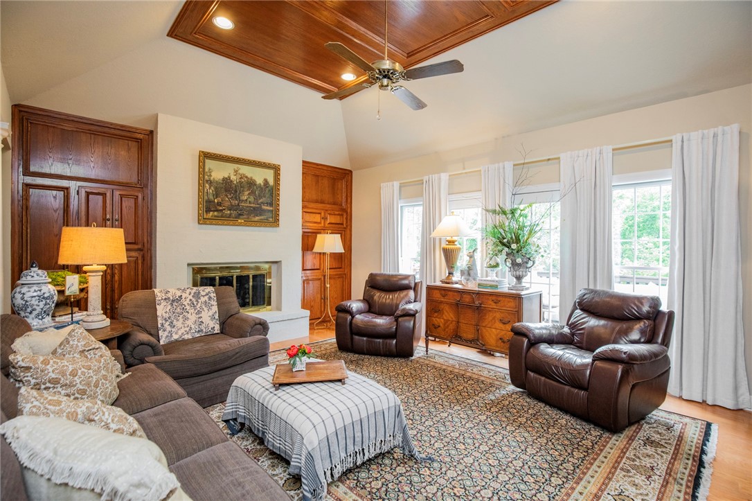 El Contento Acres Bentonville - Residential
