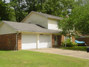 INVESTOR SPECIAL Catch all the Arkansas Tech students before they come back to school. This town home is situated in the ideal location to make it right for renting or first time homebuyers. 3 BR 3 BA with 2 car garage, privacy fence, and fireplace to enjoy thisāāāāāāāāāāāāāāāāāāāāāāāāāāāāāāāā winter.