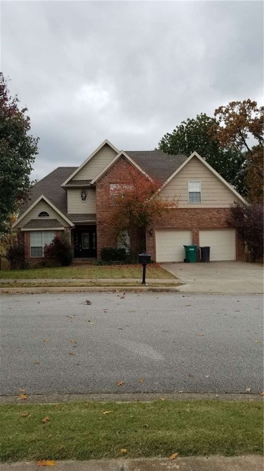 1 Year Lease $2600.00 per month $2600.00 Security deposit This is a huge FIVE bedroom home with second living area upstairs, formal dining area, eat in kitchen Flexible floor plan for families. Granite, hardwood floors and Crown Molding. Convenient location and Bentonville schools. Privacy fenced back yard with deck and view of pasture behind home. Pets negotiable $300.00 pet deposit & $50.00 per month pet rent. All Occupants 18 and over $35.00 credit/criminal history fee No smoking property, Pets negotiable $300.00 pet deposit & $50.00 per pet per month pet rent. All Occupants 18 and over $35.00 credit/criminal history fee