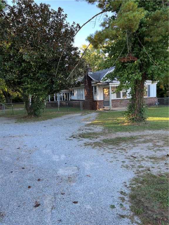 Prime commercial property in Farmington. Outstanding location. Older home on property. Needs extensive renovation. Currently zoned R1 but can be rezoned as Commercial. This listing is also a Residential listing under the MLS#1261785.