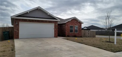 MLS: 1300044