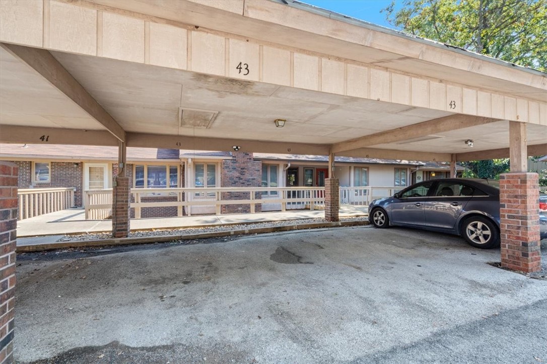 Townhouse Tct 2 A/K/A Drake Court Bvv - Residential