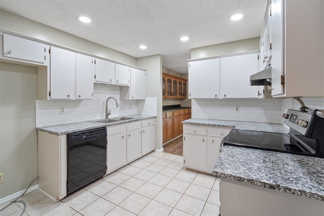 Townhouse Tct 2 A/K/A Drake Court Bvv - Residential