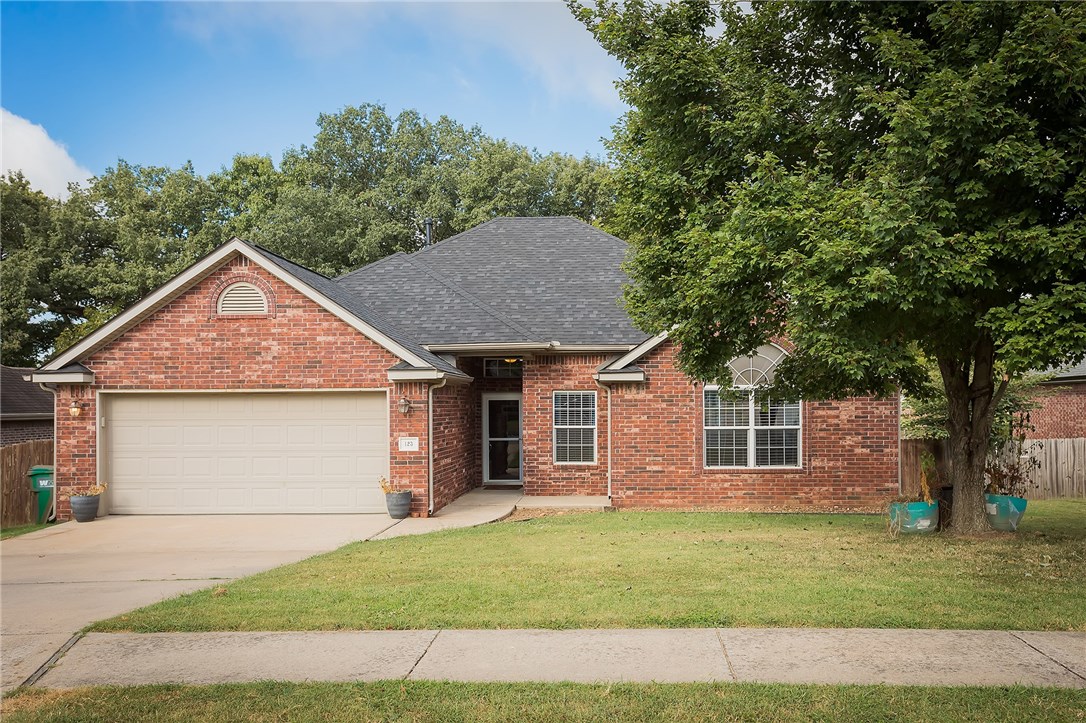 New Roof! A gem right in Centerton, offering the opportunity for the right buyer to enjoy a spacious home w/ 4 nice size bedrooms, walk in closets & his/hers, linen closets. New DW, High ceilings, gunite pool deck & No neighbors in the back, side yards are pretty private. Wood laminate flooring only a year old. Keyless entry. Seller is offering HW w/ pool coverage.