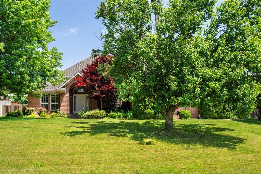 For Lease | Pinnacle Country Club – One-Level Living in a Gated Community

Beautiful one-level home available for lease in the prestigious, gated Pinnacle Country Club community. Located in the sought-after Bentonville School District, this 4-bedroom, 2.5-bath property sits on a half-acre lot with mature trees and lush landscaping.

Inside, enjoy a spacious layout featuring a double-sided fireplace between the living room and hearth room, a formal dining area, and an eat-in kitchen with plantation shutters throughout. The kitchen has been tastefully updated with quartz countertops, a tile backsplash, touchless faucet, and freshly painted cabinets. Additional recent updates include a newer roof (2019), updated paint, carpet, lighting, ceiling fans, and a new garage door opener.

The home also includes a 3-car side load garage and a large, shaded backyard with a spacious gazebo—perfect for relaxing or entertaining.