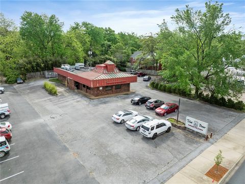 Photo of 514 N College Avenue, Fayetteville, AR 72701 (MLS # 1344914)