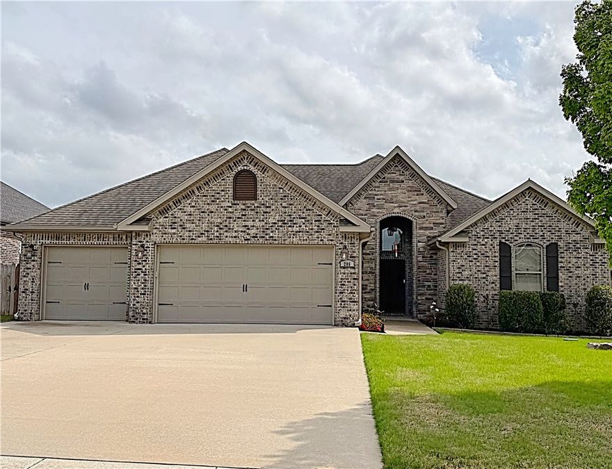 Beautiful 4-bedroom, 3-bath home located in the highly desirable Bentonville School District.  This open-concept layout features a spacious kitchen with a large walk-in pantry, seamlessly flowing into the living area with a cozy fireplace.  The primary suite offers a walk-in shower and ample space for comfort.  Enjoy outdoor living on the covered patio., perfect for relaxing or entertaining.  Additional highlights include a 3-car garage, sprinkler system and close proximity to a golf course, combining convenience, functionality, and lifestyle appeal. This property is listed to sell and won't last long!